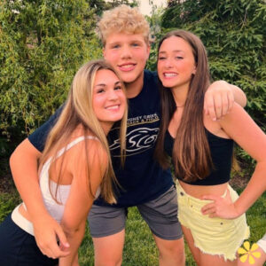 200+ Sibling Captions Instagram Short for Perfect Family Moments and Fun y