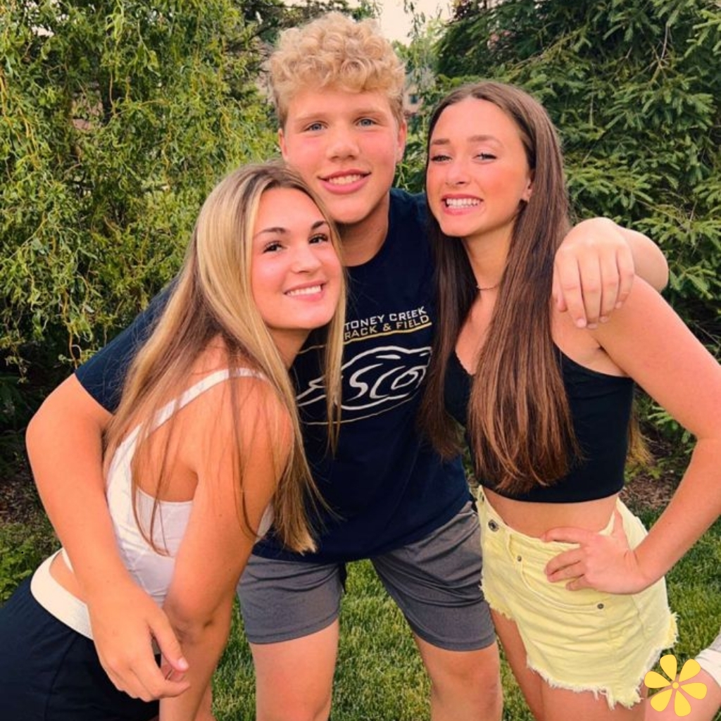 200+ Sibling Captions Instagram Short for Perfect Family Moments and Fun y 18 Sibling Captions Instagram Short